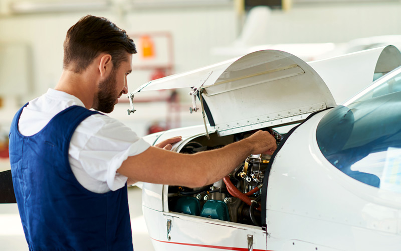 Airplane mechanic